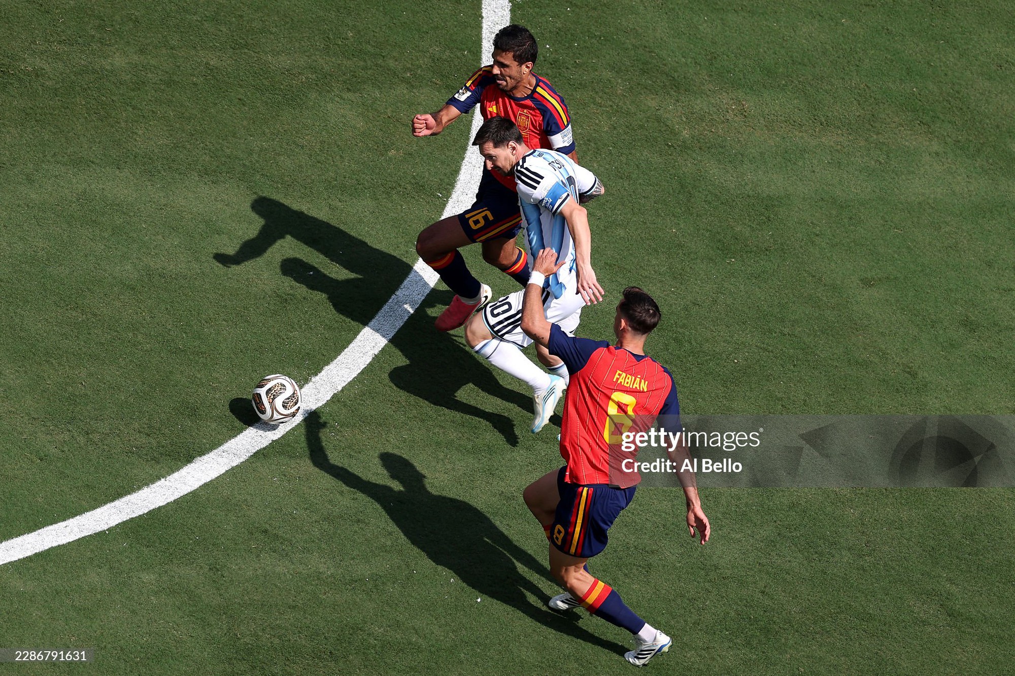 Cách Rodri và thần đồng 19 tuổi khiến Messi "tắt điện", giúp Tây Ban Nha đánh bại Argentina để vô địch World Cup- Ảnh 4.