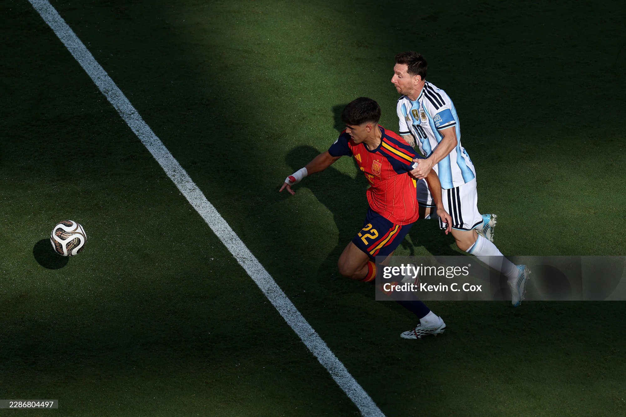 Cách Rodri và thần đồng 19 tuổi khiến Messi "tắt điện", giúp Tây Ban Nha đánh bại Argentina để vô địch World Cup- Ảnh 7.