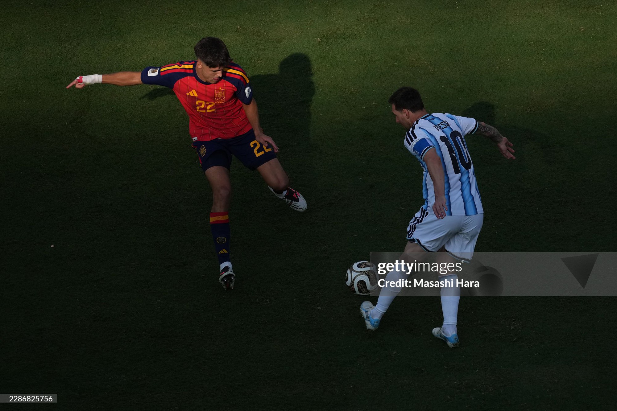 Cách Rodri và thần đồng 19 tuổi khiến Messi "tắt điện", giúp Tây Ban Nha đánh bại Argentina để vô địch World Cup- Ảnh 8.