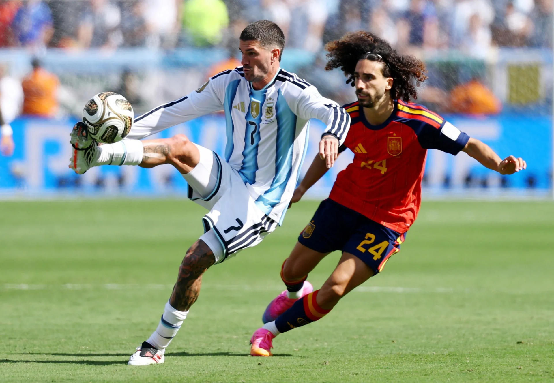 "Hiện tượng lạ" Marc Cucurella: Lạ đời từ m&ecirc; t&uacute;i ni l&ocirc;ng cho đến gu ăn uống chẳng giống ai! - Ảnh 1.