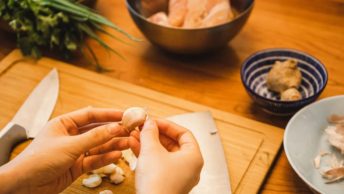 Nhiều người ăn tỏi để &ldquo;thải độc&rdquo; gan: Chuy&ecirc;n gia chỉ ra sự thật kh&ocirc;ng phải ai cũng biết - Ảnh 1.