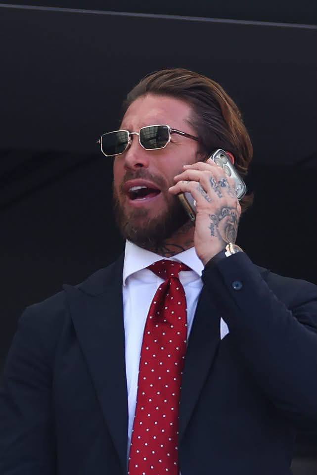 Ferrari cũ vẫn l&agrave; Ferrari, Sergio Ramos c&oacute; 40 tuổi vẫn n&eacute;t- Ảnh 6.