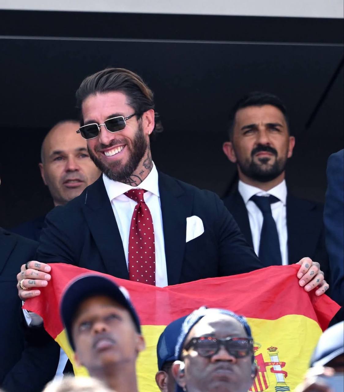 Ferrari cũ vẫn l&agrave; Ferrari, Sergio Ramos c&oacute; 40 tuổi vẫn n&eacute;t- Ảnh 4.