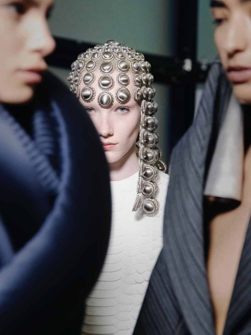 Mỹ nh&acirc;n chuyển giới 19 tuổi được "xin info" nhiều nhất sau Fashion Week: Visual đẹp v&ocirc; thực nhưng qu&aacute; giống một người- Ảnh 22.