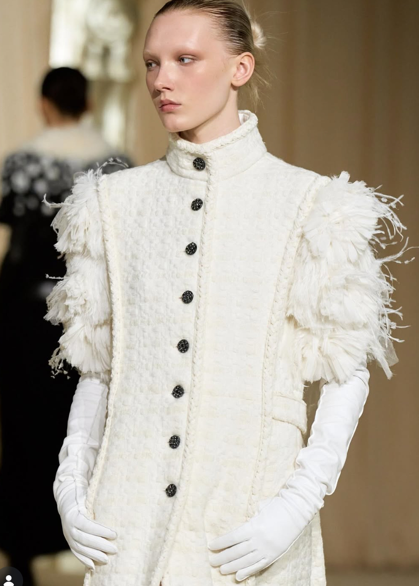 Mỹ nh&acirc;n chuyển giới 19 tuổi được "xin info" nhiều nhất sau Fashion Week: Visual đẹp v&ocirc; thực nhưng qu&aacute; giống một người- Ảnh 9.