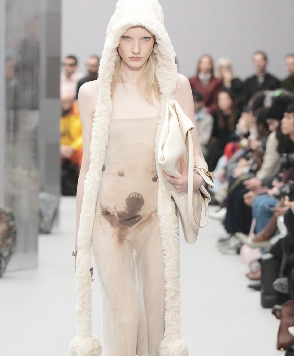 Mỹ nh&acirc;n chuyển giới 19 tuổi được "xin info" nhiều nhất sau Fashion Week: Visual đẹp v&ocirc; thực nhưng qu&aacute; giống một người- Ảnh 11.