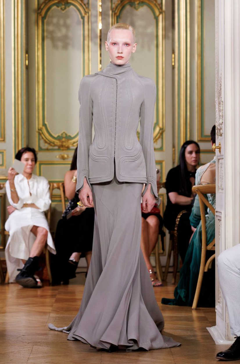 Mỹ nh&acirc;n chuyển giới 19 tuổi được "xin info" nhiều nhất sau Fashion Week: Visual đẹp v&ocirc; thực nhưng qu&aacute; giống một người- Ảnh 15.