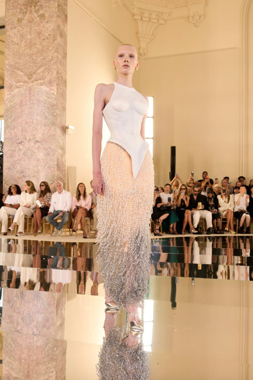 Mỹ nh&acirc;n chuyển giới 19 tuổi được "xin info" nhiều nhất sau Fashion Week: Visual đẹp v&ocirc; thực nhưng qu&aacute; giống một người- Ảnh 14.