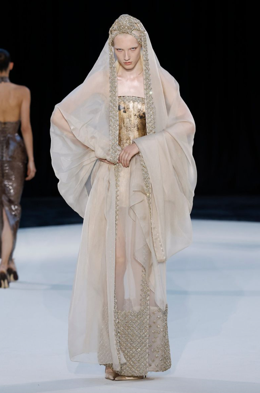 Mỹ nh&acirc;n chuyển giới 19 tuổi được "xin info" nhiều nhất sau Fashion Week: Visual đẹp v&ocirc; thực nhưng qu&aacute; giống một người- Ảnh 16.