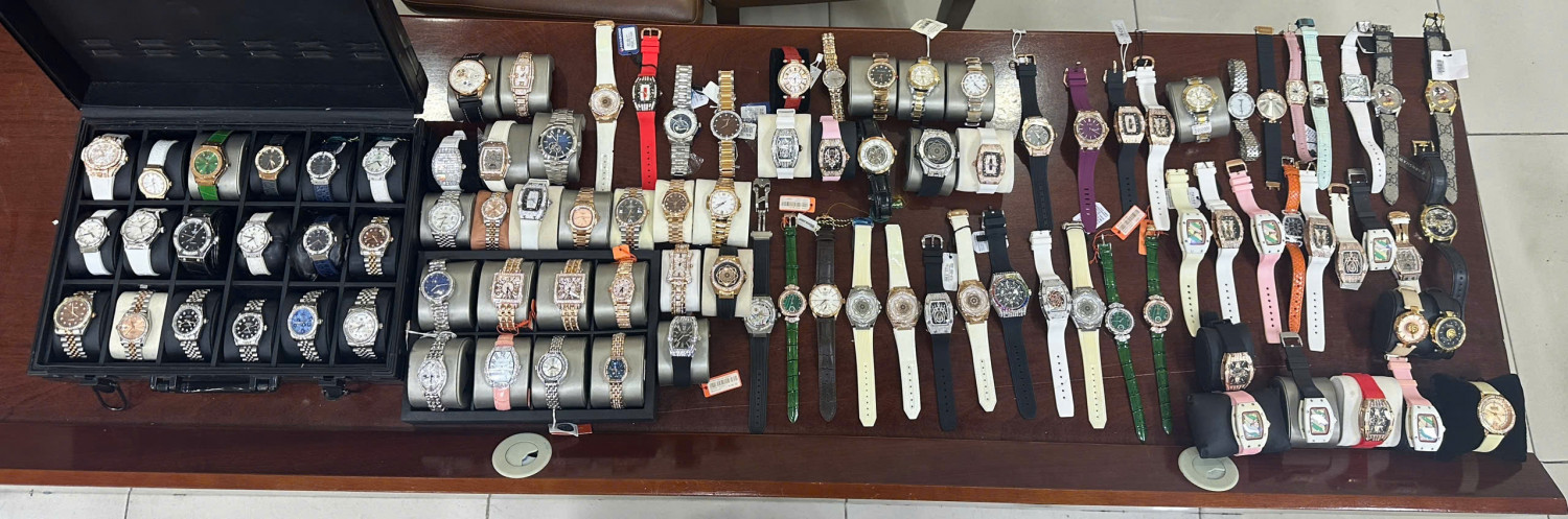 Bắt chủ Luxury Watch B&ugrave;i B&iacute;ch Thuận SN 1986 sau khi kiểm tra chung cư- Ảnh 1.