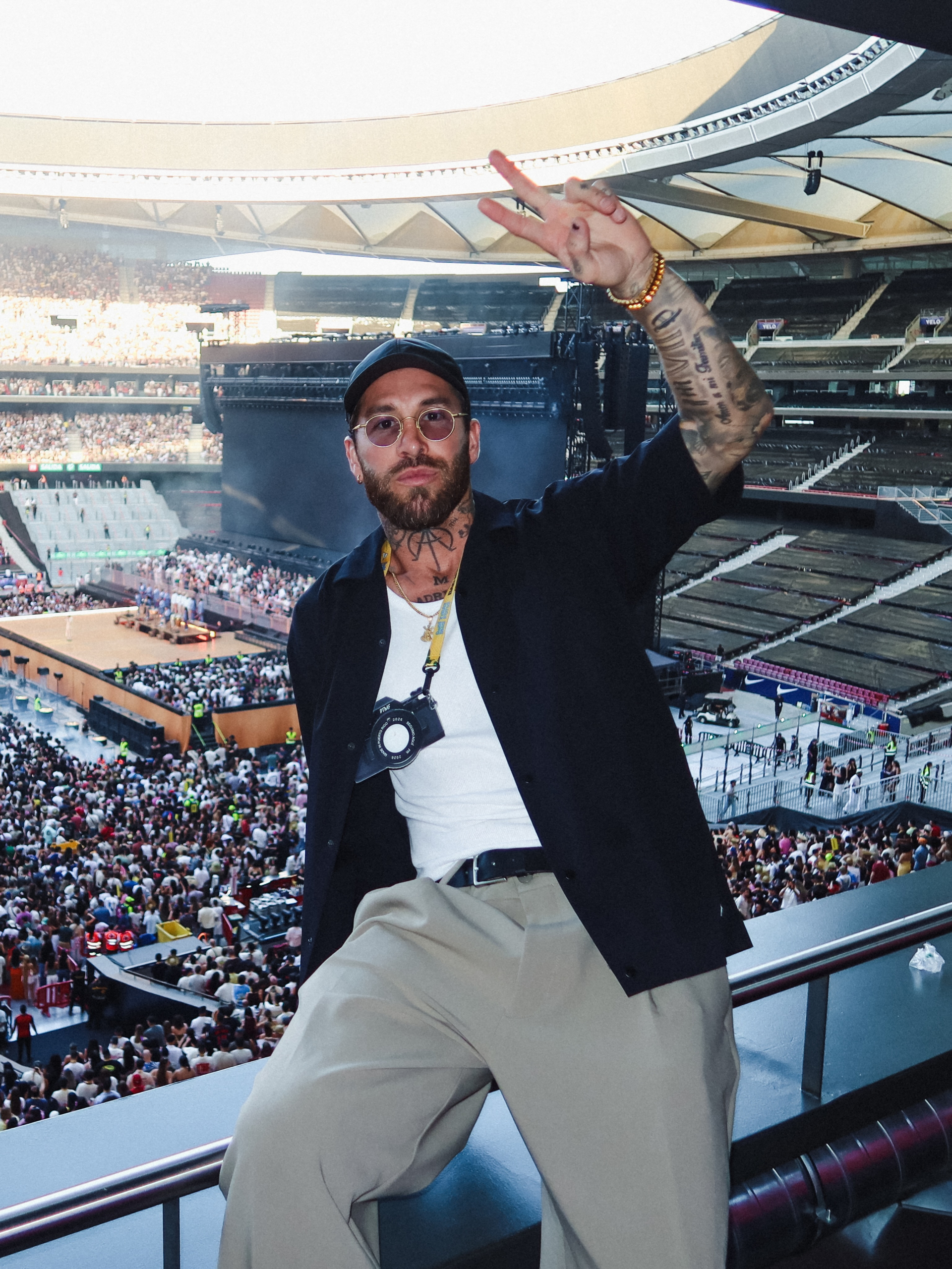 Ferrari cũ vẫn l&agrave; Ferrari, Sergio Ramos c&oacute; 40 tuổi vẫn n&eacute;t- Ảnh 16.