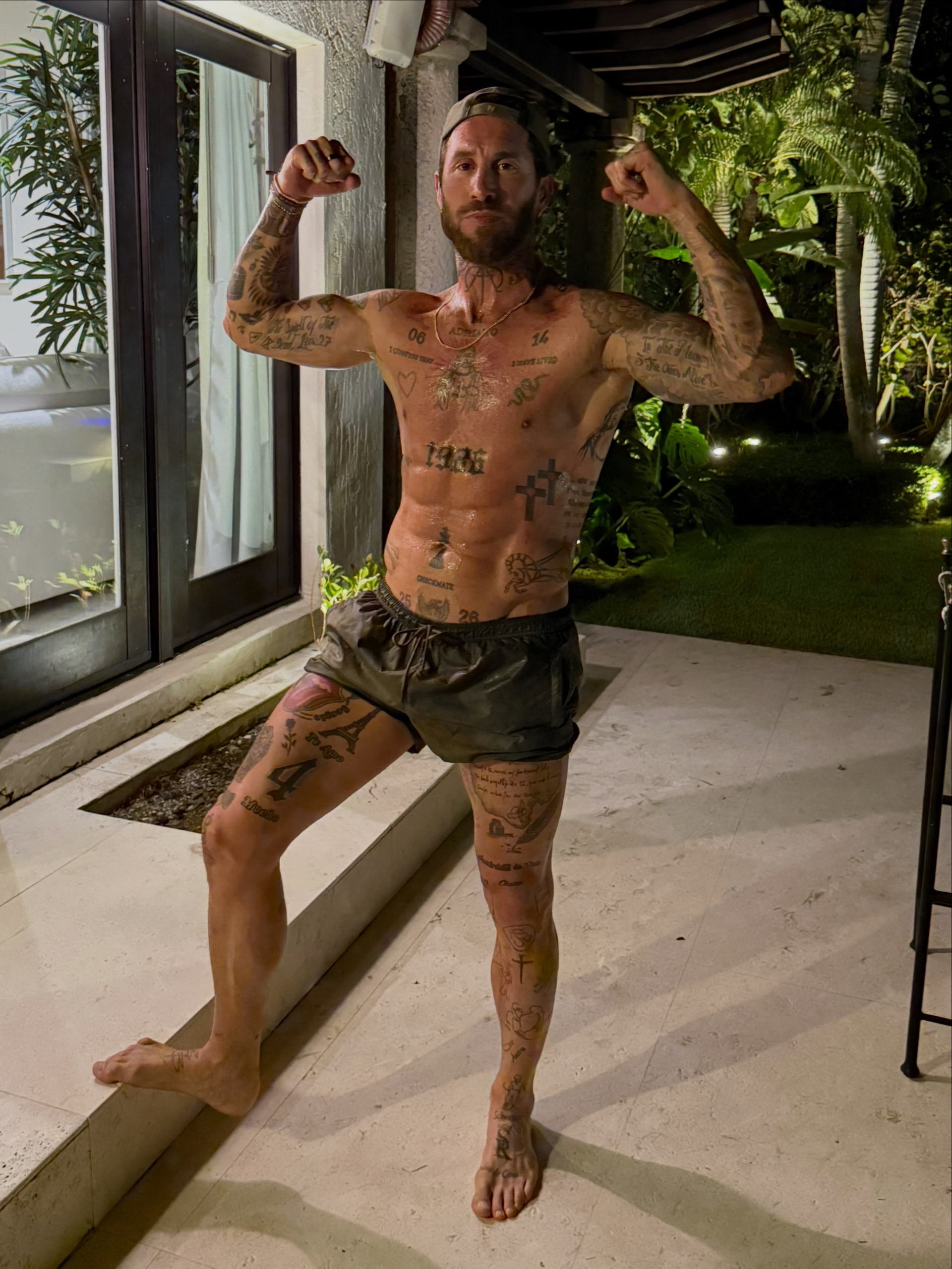 Ferrari cũ vẫn l&agrave; Ferrari, Sergio Ramos c&oacute; 40 tuổi vẫn n&eacute;t- Ảnh 11.