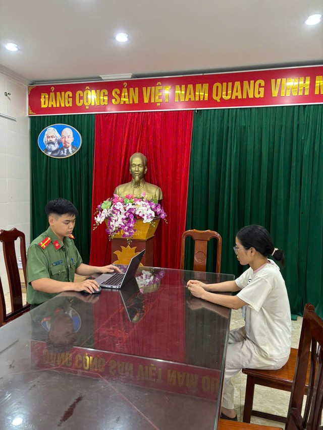 Thi h&agrave;nh Lệnh bắt tạm giam gi&aacute;o vi&ecirc;n Trần Thị Huệ SN 1993- Ảnh 1.