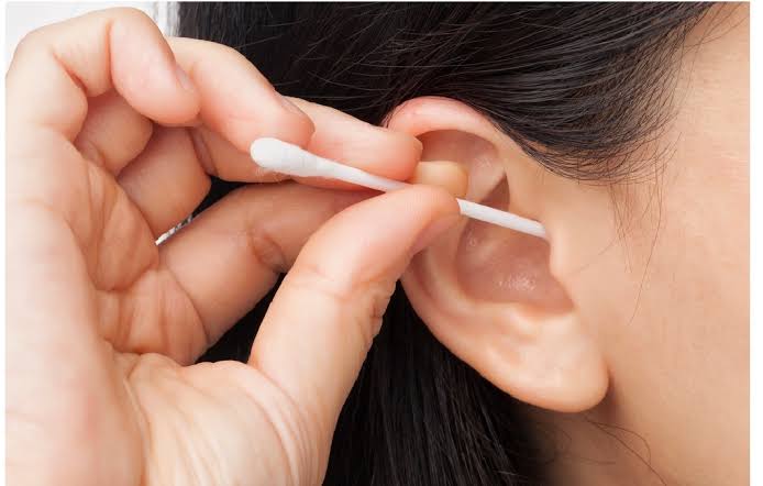 V&igrave; sao nặn mụn hay ngo&aacute;y tai lại mang lại cảm gi&aacute;c sướng kỳ lạ đến thế?  - Ảnh 2.