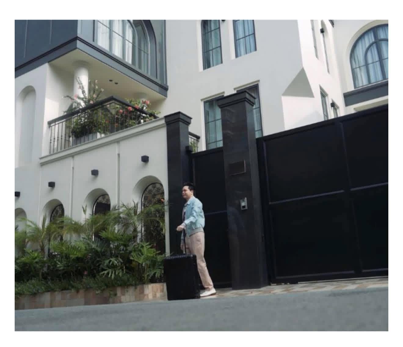 "Trịnh Tổng" của ATVNCG: Lấy &aacute;o 24 triệu lau k&iacute;nh, ngủ giường xếp v&igrave; l&yacute; do kh&oacute; ai ngờ, đ&iacute;nh ch&iacute;nh kh&ocirc;ng gi&agrave;u chẳng ai th&egrave;m tin- Ảnh 1.