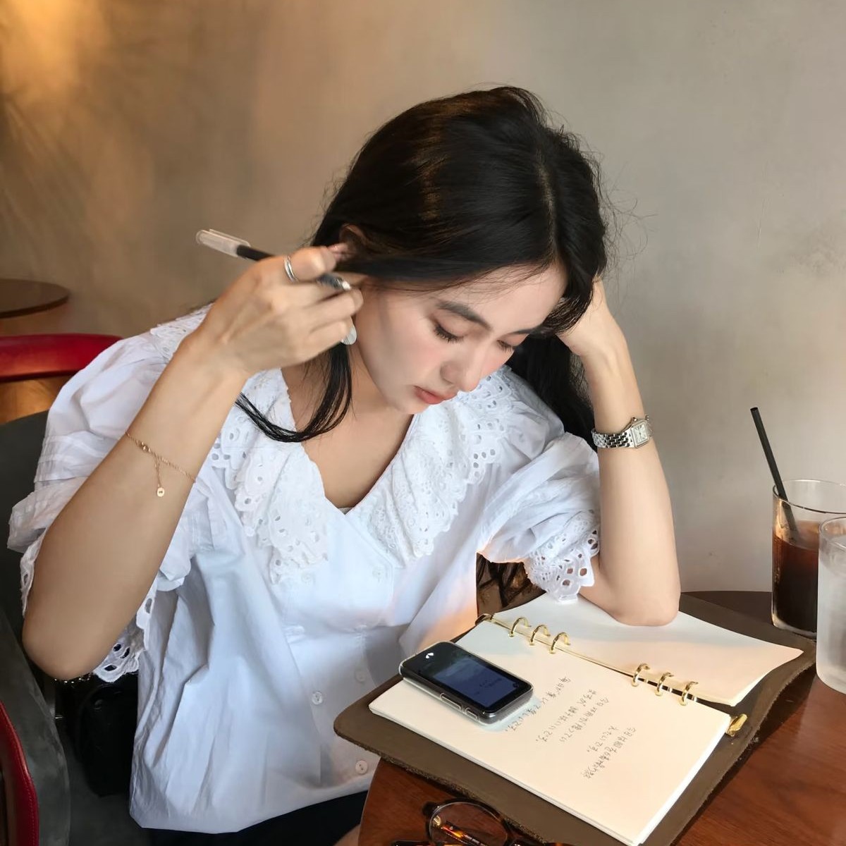 C&oacute; n&ecirc;n b&aacute;n v&agrave;ng lấy tiền gửi ng&acirc;n h&agrave;ng?- Ảnh 2.