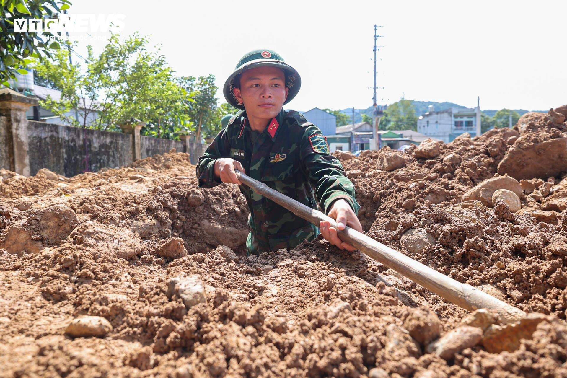 Chạy đua dựng 24 căn nh&agrave; sau trận lũ kinh ho&agrave;ng ở Lai Ch&acirc;u, quyết xong trước 2/9- Ảnh 4.