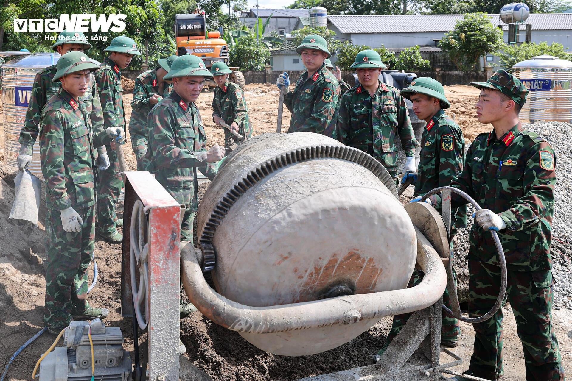 Chạy đua dựng 24 căn nh&agrave; sau trận lũ kinh ho&agrave;ng ở Lai Ch&acirc;u, quyết xong trước 2/9- Ảnh 3.