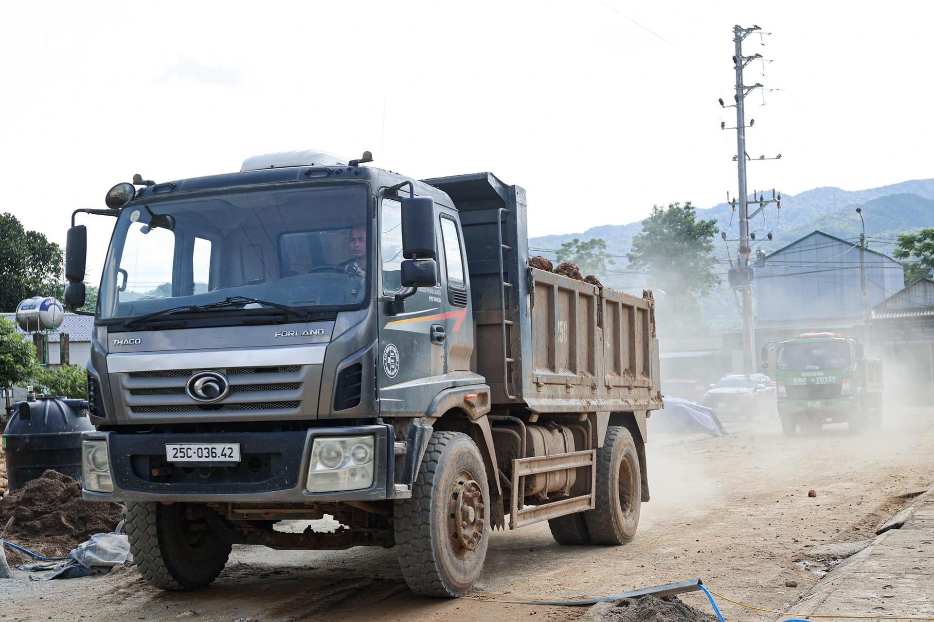 Chạy đua dựng 24 căn nh&agrave; sau trận lũ kinh ho&agrave;ng ở Lai Ch&acirc;u, quyết xong trước 2/9- Ảnh 13.