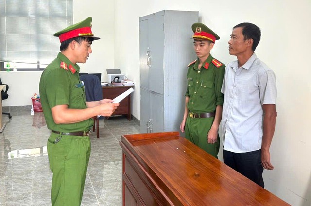 C&ocirc;ng an điều tra giao dịch chuyển khoản 15 triệu đồng: Bắt tạm giam người đ&agrave;n &ocirc;ng SN 1982- Ảnh 1.