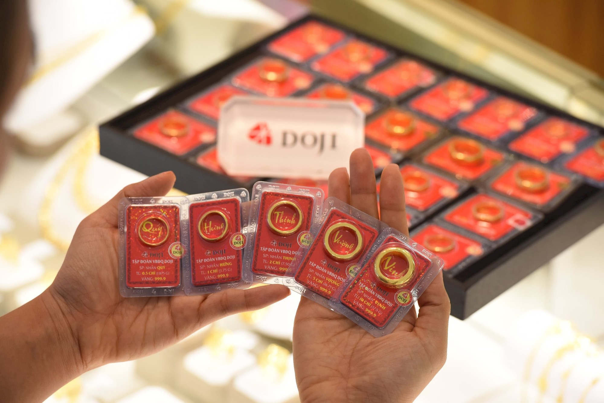Bất ngờ: DOJI b&aacute;n v&agrave;ng thấp hơn gi&aacute; ni&ecirc;m yết- Ảnh 1.