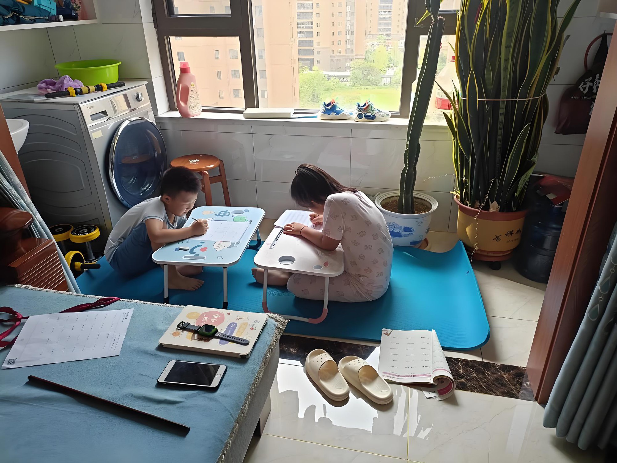 GVCN n&oacute;i: C&aacute;ch nhanh nhất khiến một đứa trẻ "tụt dốc" trong kỳ nghỉ h&egrave; chỉ g&oacute;i gọn trong 2 chữ, nhiều phụ huynh vẫn l&agrave;m mỗi ng&agrave;y - Ảnh 2.