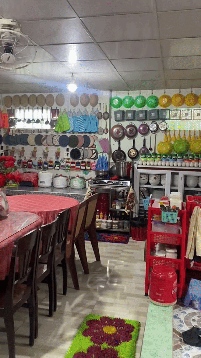 "Đặc sản" nh&agrave; bếp miền T&acirc;y: Nồi ni&ecirc;u xoong chảo treo &ecirc; hề, n&oacute; lộn xộn m&agrave; n&oacute; ngăn nắp thế mới hay!- Ảnh 6.