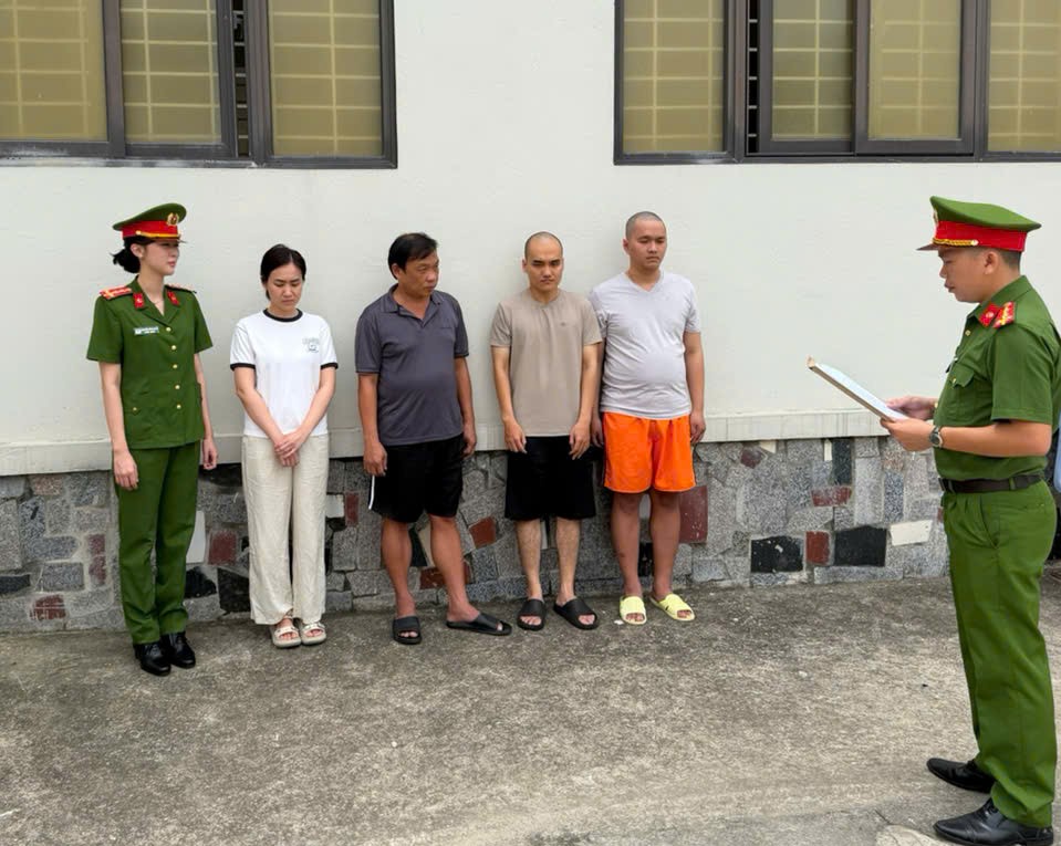 Cựu Tổng Gi&aacute;m đốc SJC chỉ đạo trưởng ph&ograve;ng kinh doanh nhập lậu kim cương, đưa v&agrave;o hệ thống b&aacute;n lẻ- Ảnh 1.