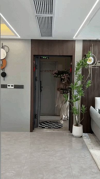 Dụi mắt 1 tỷ lần trước "căn hộ tr&ecirc;n kh&ocirc;ng" của ph&aacute;p sư Trung Hoa: Trồng hơn 200 chậu c&acirc;y đẹp qu&ecirc;n cả mặt đất- Ảnh 1.