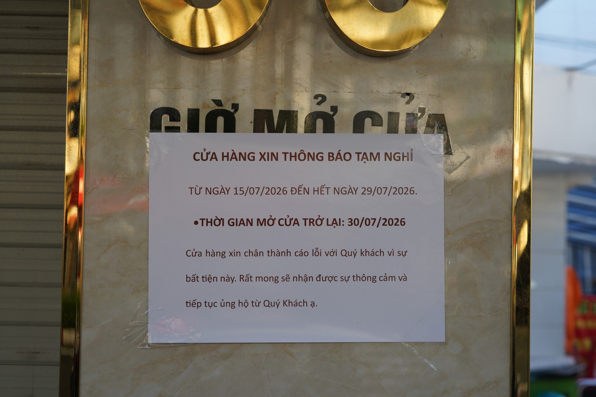 Ảnh: H&agrave;ng loạt cửa h&agrave;ng kinh doanh kim cương tại TP.HCM đồng loạt tạm ngừng hoạt động- Ảnh 7.