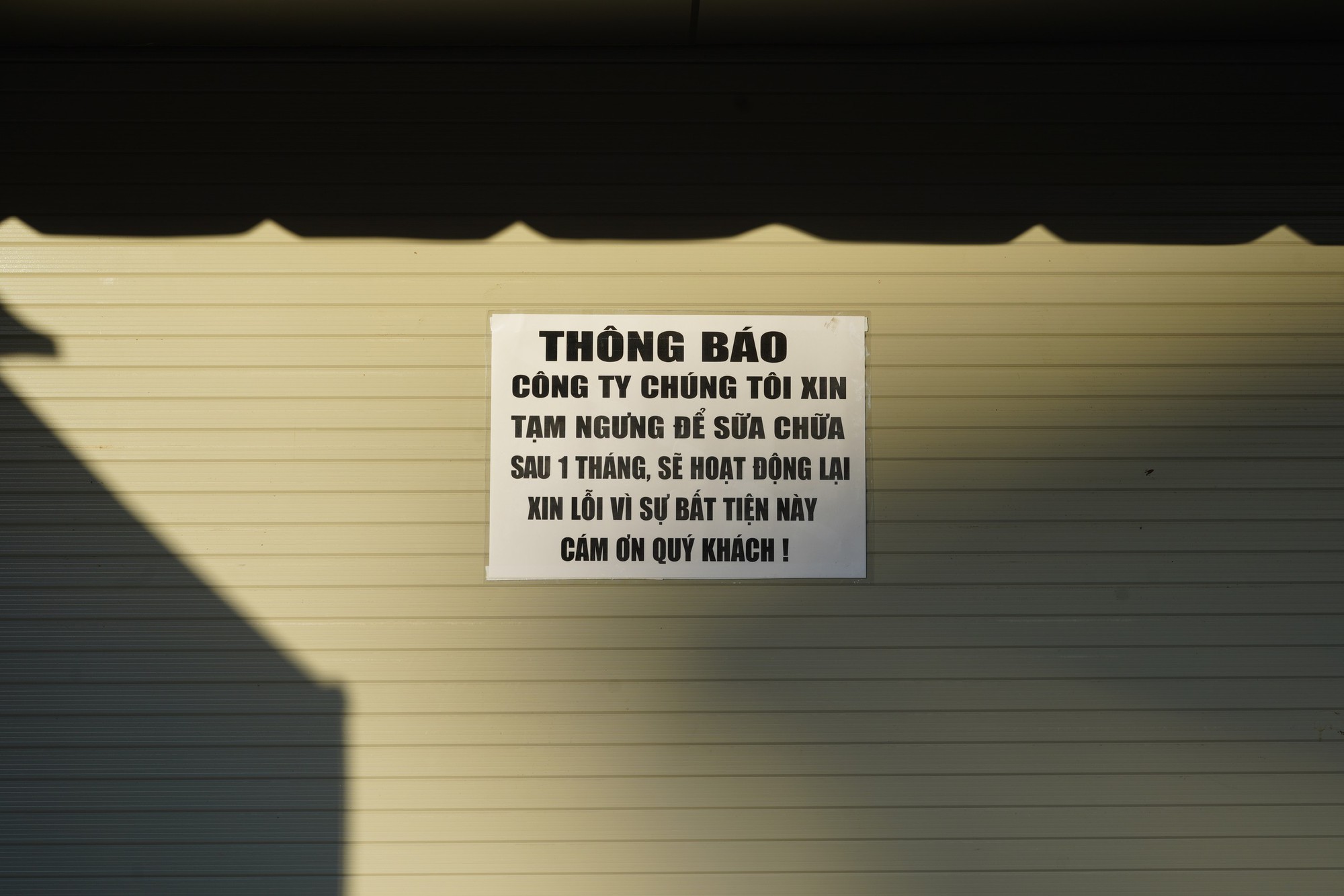 Ảnh: H&agrave;ng loạt cửa h&agrave;ng kinh doanh kim cương tại TP.HCM đồng loạt tạm ngừng hoạt động- Ảnh 6.