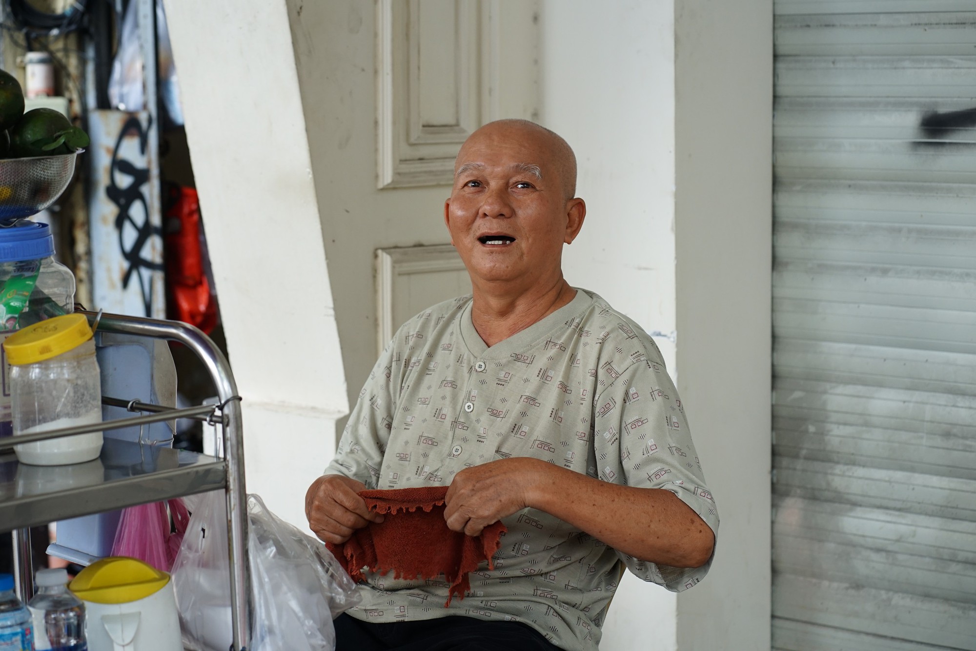 Ảnh: H&agrave;ng loạt cửa h&agrave;ng kinh doanh kim cương tại TP.HCM đồng loạt tạm ngừng hoạt động- Ảnh 8.