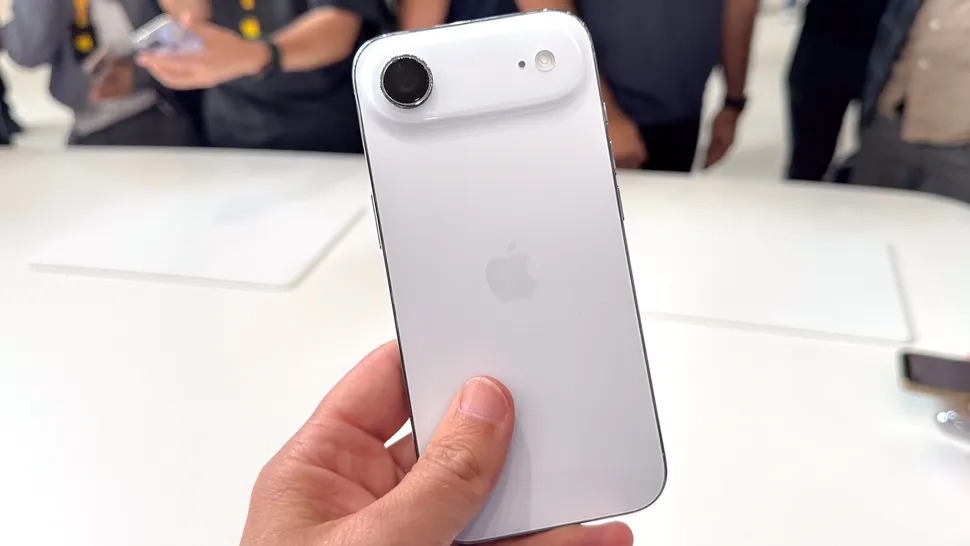 Chiếc iPhone rớt gi&aacute; chưa từng c&oacute; trong lịch sử: "Bốc hơi" hơn 11 triệu đồng chỉ sau chưa đầy một năm- Ảnh 2.