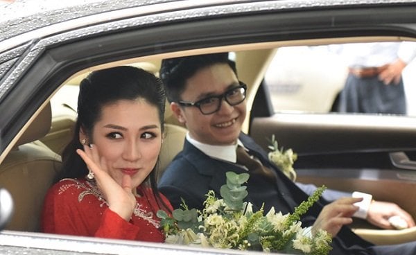 Mỹ nh&acirc;n showbiz nở nụ cười tr&ecirc;n xe Audi, theo chồng thiếu gia về dinh: Cuộc sống trong biệt thự 250 tỷ g&acirc;y cho&aacute;ng- Ảnh 1.