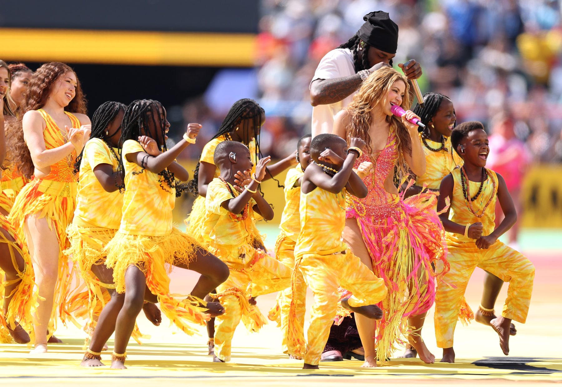 Top sao diễn World Cup kiếm tiền khủng nhất: Shakira xứng ng&ocirc;i nữ ho&agrave;ng, Lisa &ldquo;thắng đậm&rdquo;, BTS th&igrave; sao?- Ảnh 1.