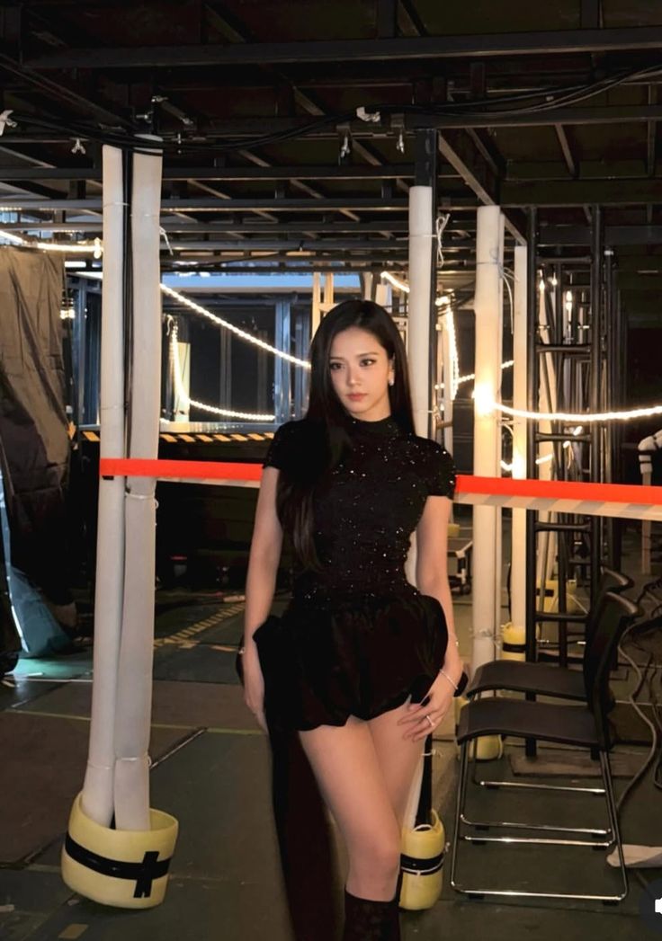 Jisoo v&agrave; nữ thần AI đại diện cho đ&ocirc;i ch&acirc;n chuẩn đẹp Kpop, cặp đ&ugrave;i "mật ong" sexy cỡ n&agrave;y- Ảnh 3.