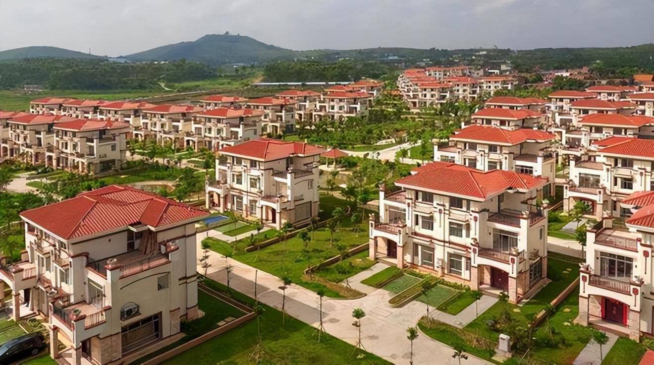 Tỷ ph&uacute; x&acirc;y 258 căn biệt thự tặng cả l&agrave;ng vẫn g&acirc;y tranh c&atilde;i đến mức kh&ocirc;ng d&aacute;m về qu&ecirc;: C&aacute;i kết sau 8 năm- Ảnh 3.