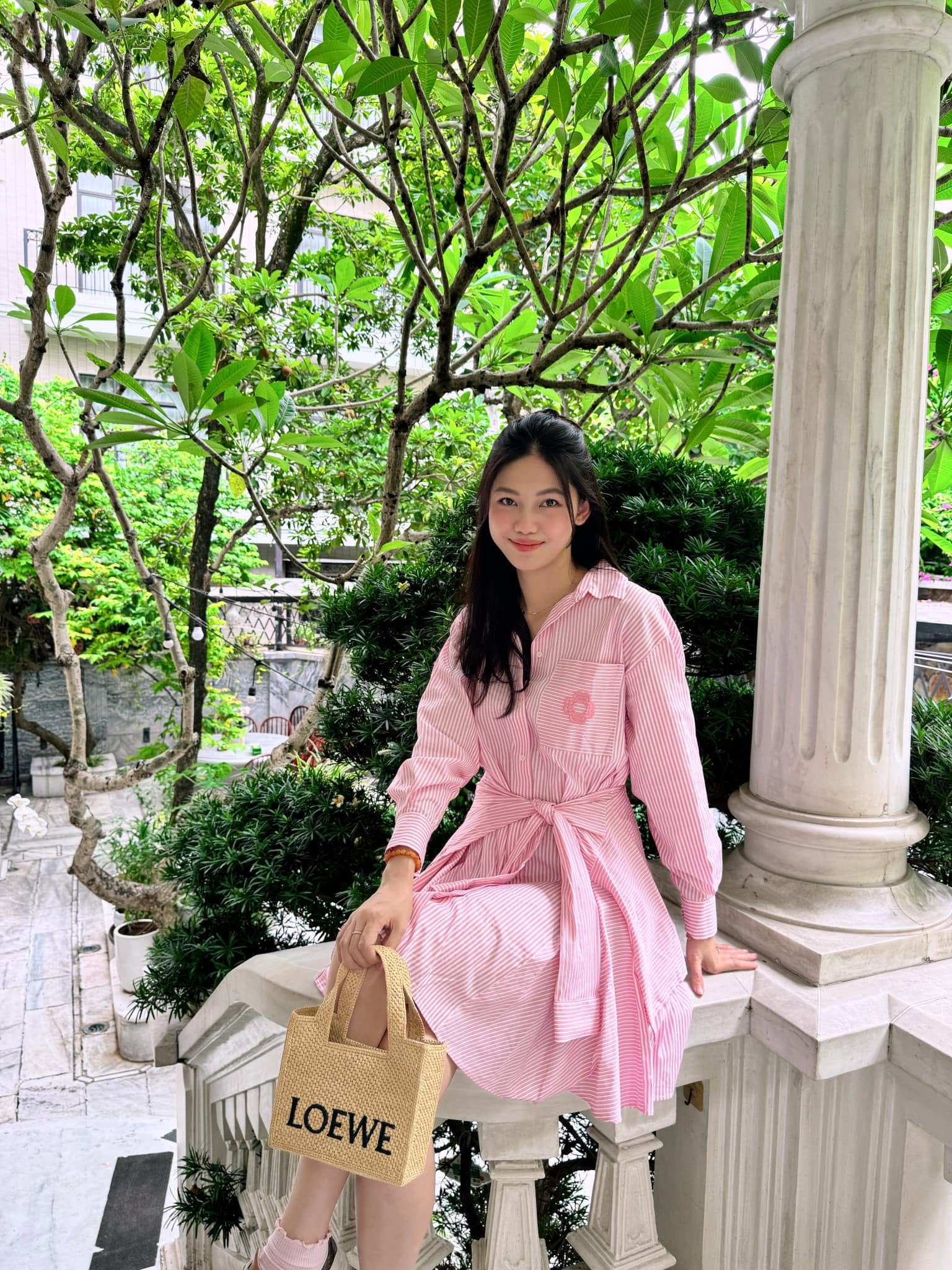 Mỹ nh&acirc;n che mặt ngồi trong Rolls-Royce: Bỏ hết h&agrave;o quang showbiz gả v&agrave;o nh&agrave; h&agrave;o m&ocirc;n, giờ sống trong biệt thự trắng xa hoa giữa H&agrave; th&agrave;nh- Ảnh 6.