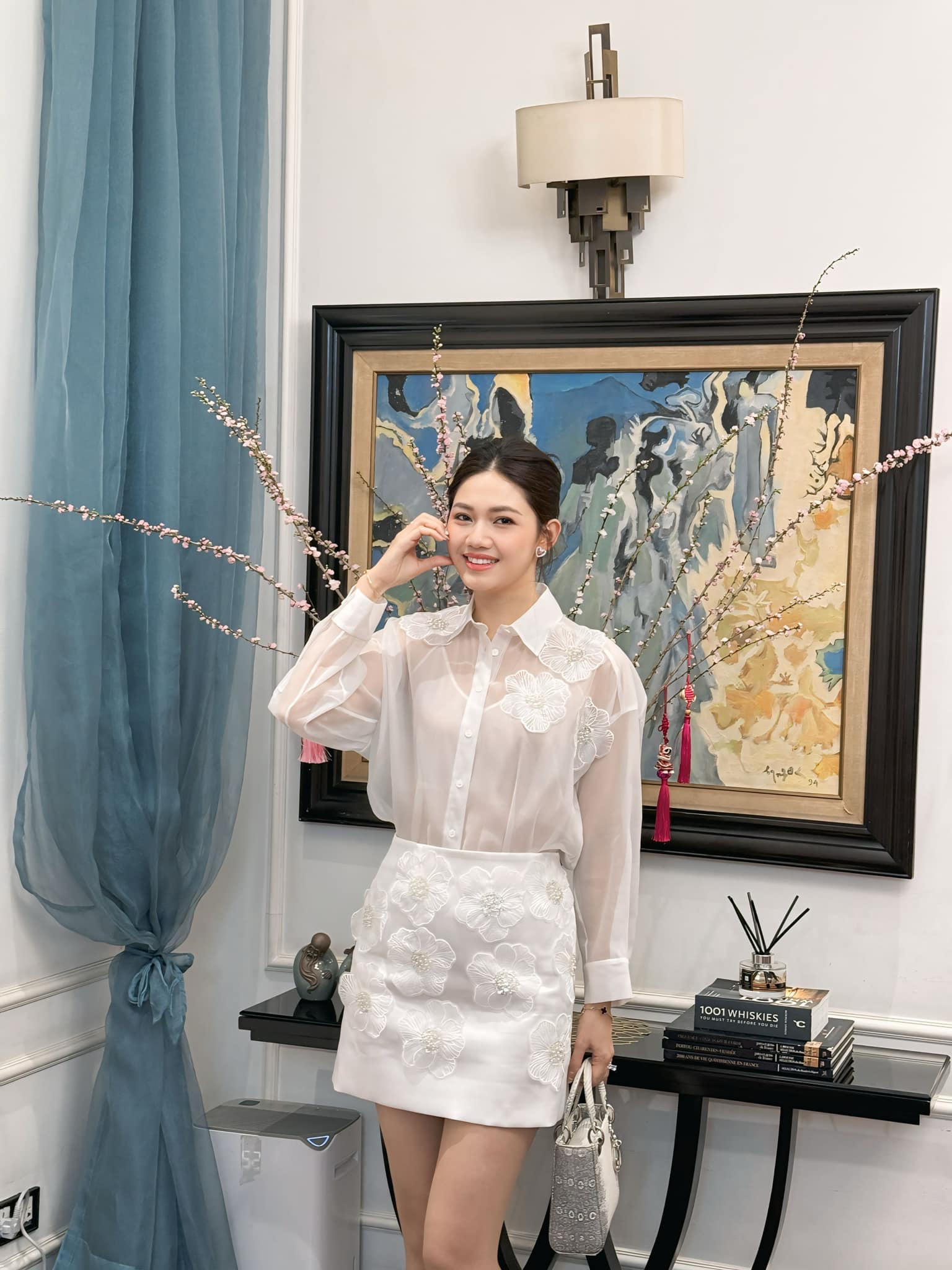 Mỹ nh&acirc;n che mặt ngồi trong Rolls-Royce: Bỏ hết h&agrave;o quang showbiz gả v&agrave;o nh&agrave; h&agrave;o m&ocirc;n, giờ sống trong biệt thự trắng xa hoa giữa H&agrave; th&agrave;nh- Ảnh 11.