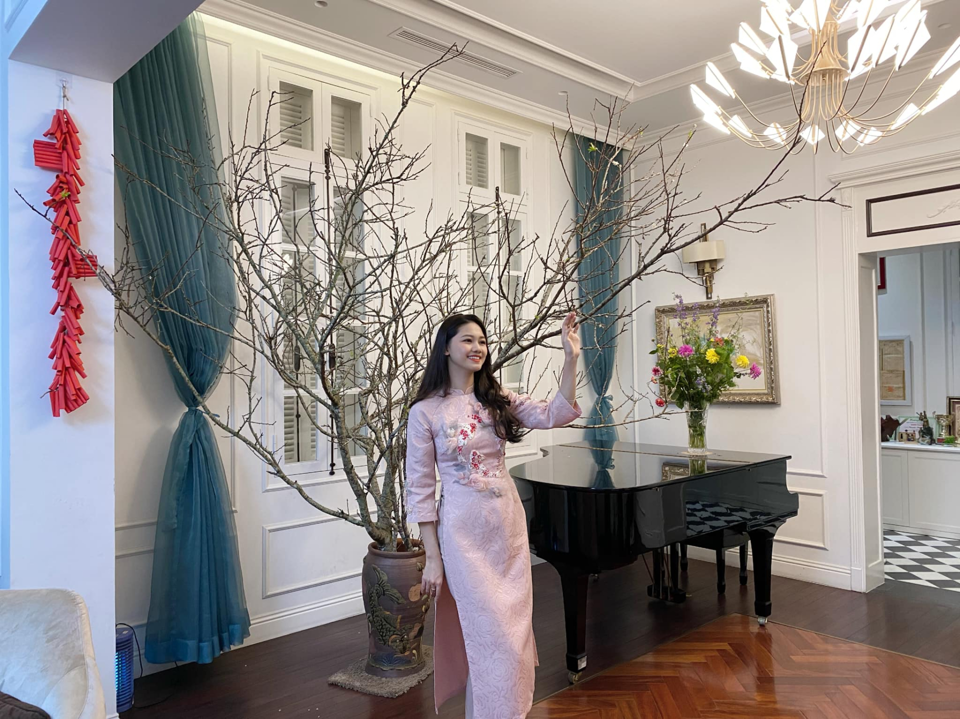 Mỹ nh&acirc;n che mặt ngồi trong Rolls-Royce: Bỏ hết h&agrave;o quang showbiz gả v&agrave;o nh&agrave; h&agrave;o m&ocirc;n, giờ sống trong biệt thự trắng xa hoa giữa H&agrave; th&agrave;nh- Ảnh 10.