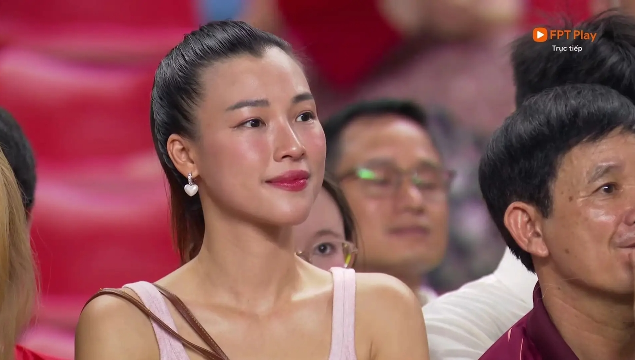 MC Ho&agrave;ng Oanh v&agrave; L&ecirc; Giang Patrik lộ hint hẹn h&ograve;: Đ&agrave;ng trai k&eacute;m 2 tuổi, l&agrave; tuyển thủ quốc gia- Ảnh 3.