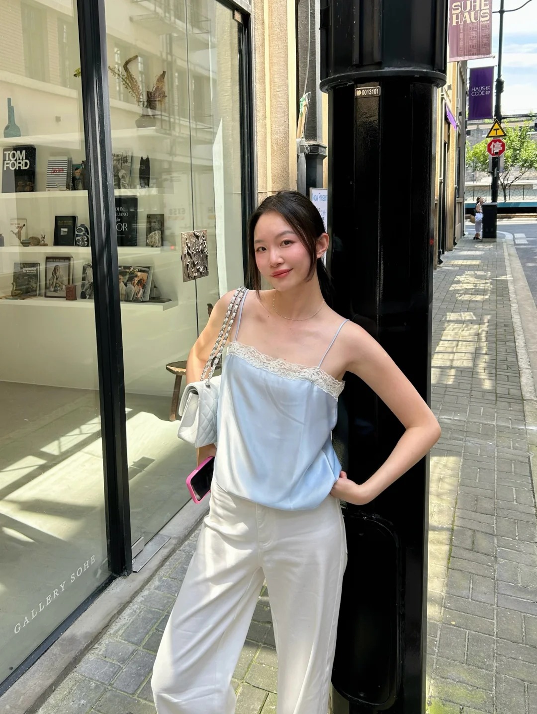 Kh&ocirc;ng cần v&aacute;y v&oacute;c cầu kỳ, set đồ xanh pastel n&agrave;y đủ gi&uacute;p bạn nổi bật trong mọi buổi hẹn cuối tuần - Ảnh 5.