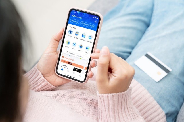 Người c&oacute; t&agrave;i khoản Techcombank, BIDV, ACB, Vietcombank, VPBank ch&uacute; &yacute;: Mỗi giao dịch đều được t&iacute;ch điểm, c&oacute; thể đổi th&agrave;nh voucher- Ảnh 3.