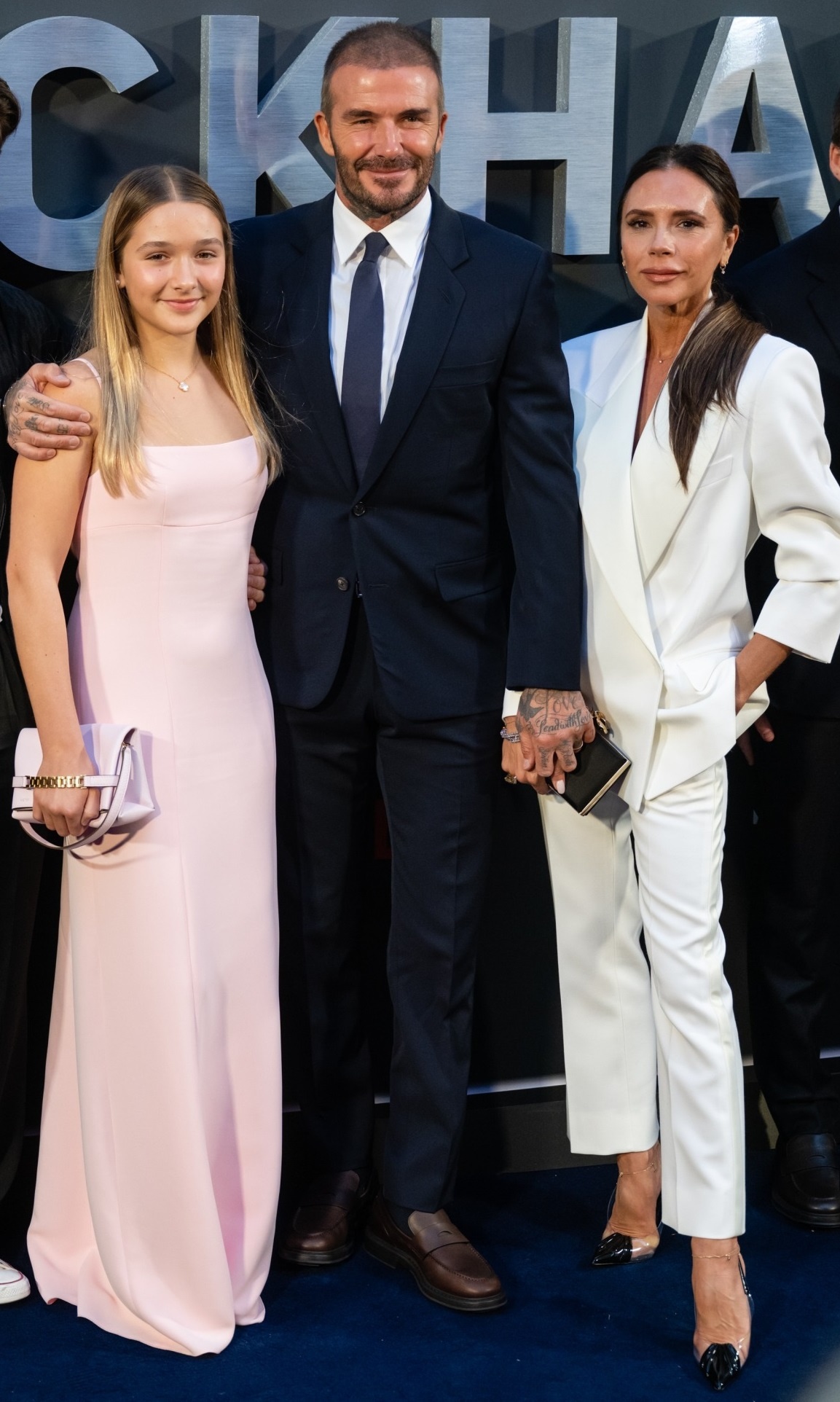 Tiểu thư Harper Beckham l&ecirc;n l&agrave;m b&agrave; chủ, vợ chồng Beckham sắp hốt bạc mỏi tay- Ảnh 3.