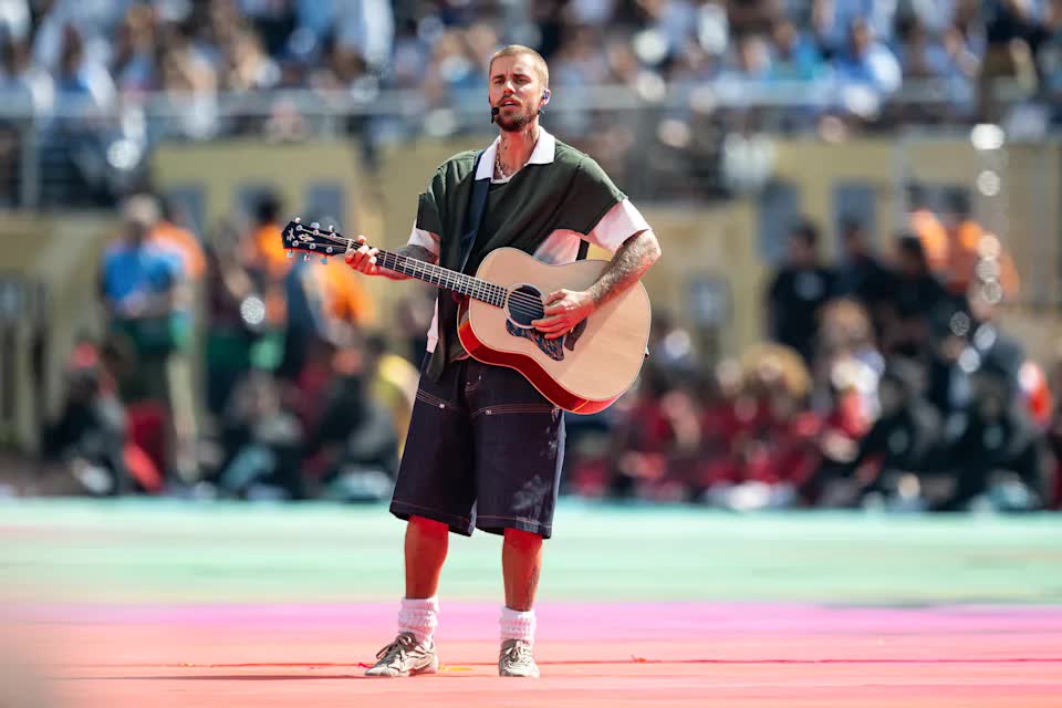 Top sao diễn World Cup kiếm tiền khủng nhất: Shakira xứng ng&ocirc;i nữ ho&agrave;ng, Lisa &ldquo;thắng đậm&rdquo;, BTS th&igrave; sao?- Ảnh 4.