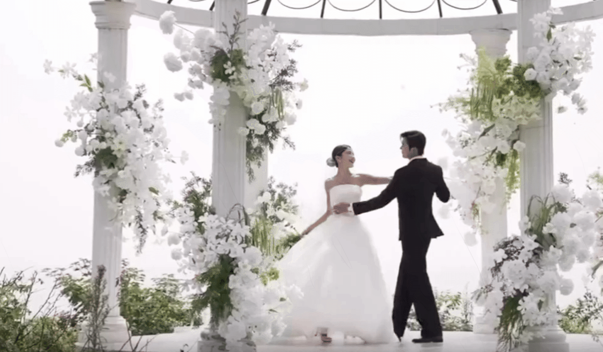 Trend cưới "đời đời kiếp kiếp" khiến giới trẻ xứ Trung ph&aacute;t sốt: Xem phải gi&acirc;y đ&atilde; phải thốt l&ecirc;n "Qu&aacute; đỉnh"- Ảnh 3.