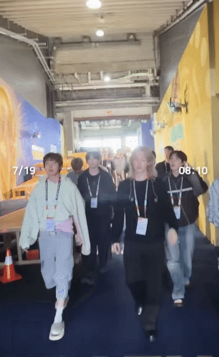 24 giờ căng như d&acirc;y đ&agrave;n, đi nửa v&ograve;ng Tr&aacute;i đất từ Paris đến World Cup kh&ocirc;ng nghỉ 1 gi&acirc;y của BTS- Ảnh 4.