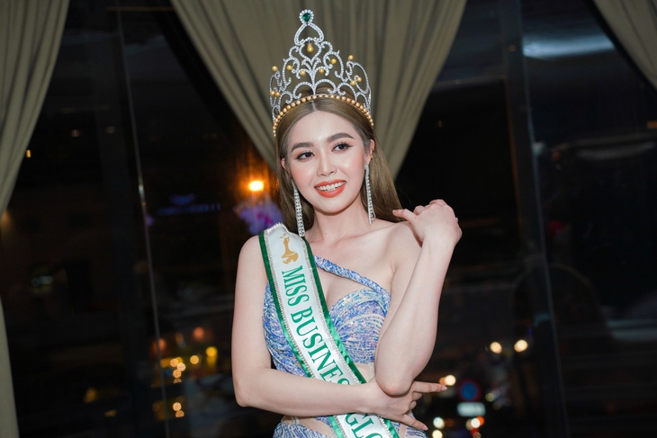 Mới nhất vụ 1 Hoa hậu Vbiz mang vương miện 3 tỷ đồng được kiểm định l&agrave; h&agrave;ng giả- Ảnh 4.