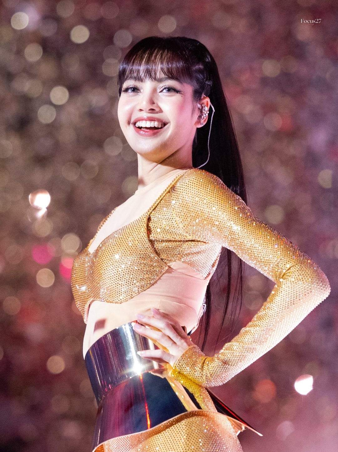 V&agrave;ng kh&ocirc;ng bao giờ xuống gi&aacute; l&agrave; v&agrave;ng ở tr&ecirc;n người Lisa (BLACKPINK)- Ảnh 12.