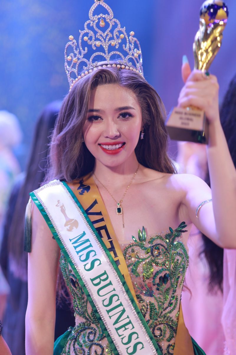 Mới nhất vụ 1 Hoa hậu Vbiz mang vương miện 3 tỷ đồng được kiểm định l&agrave; h&agrave;ng giả- Ảnh 3.